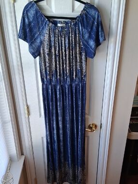Boho Stretchy Blue Patterned Long Maxi Dress Off Shoulder Or On Shoulder Style.